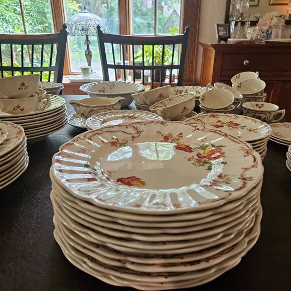 Royal Doulton Dinnerware Set of 60 pieces. Chiltern D6095. VGC.  Beautiful. - Picture 4 of 4